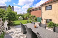 Helft van dubbele dijkwoning met vrijstaande mantelzorg woning @Badhoevedorp Akerdijk 146 Foto 03 Achtertuin 01a