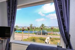 Helft van dubbele dijkwoning met vrijstaande mantelzorg woning @Badhoevedorp Akerdijk 146 Foto 04 Woonkamer 01a