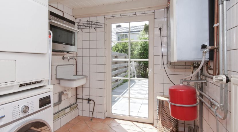 Helft van dubbele dijkwoning met vrijstaande mantelzorg woning @Badhoevedorp Akerdijk 146 Foto 16 Wasruimte 01b