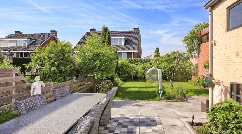 Helft van dubbele dijkwoning met vrijstaande mantelzorg woning @Badhoevedorp Akerdijk 146 Foto 17 Achtertuin 01b