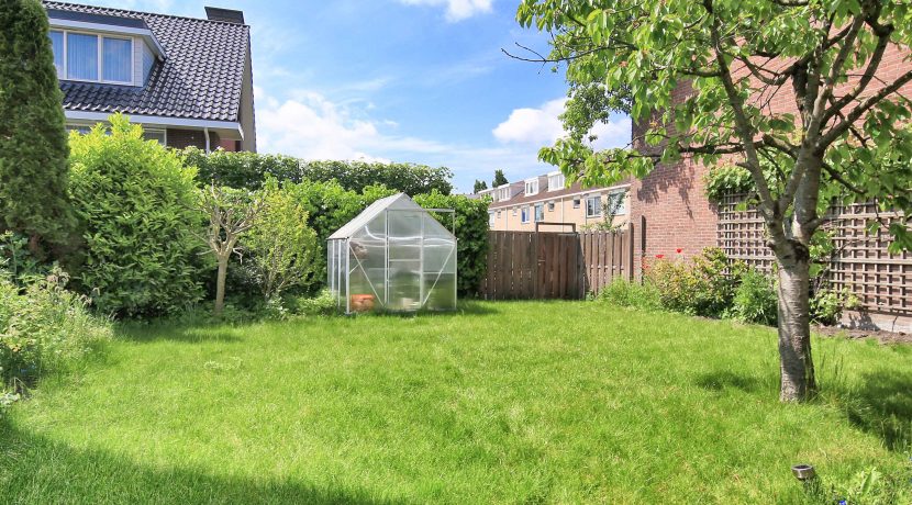 Helft van dubbele dijkwoning met vrijstaande mantelzorg woning @Badhoevedorp Akerdijk 146 Foto 18 Achtertuin 01c