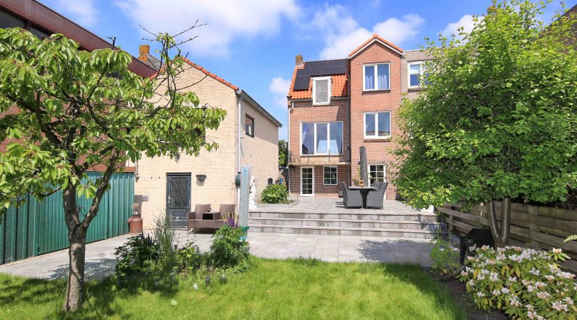 Helft van dubbele dijkwoning met vrijstaande mantelzorg woning @Badhoevedorp Akerdijk 146 Foto 19 Achtertuin 01d