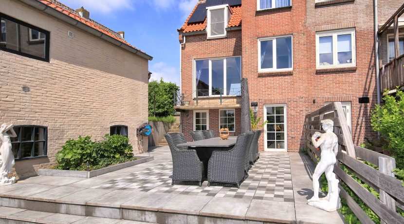 Helft van dubbele dijkwoning met vrijstaande mantelzorg woning @Badhoevedorp Akerdijk 146 Foto 20 Achtertuin 01e