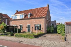 Helft van dubbele dijkwoning met vrijstaande mantelzorg woning @Badhoevedorp Akerdijk 146 Foto 22 Gevel 01b