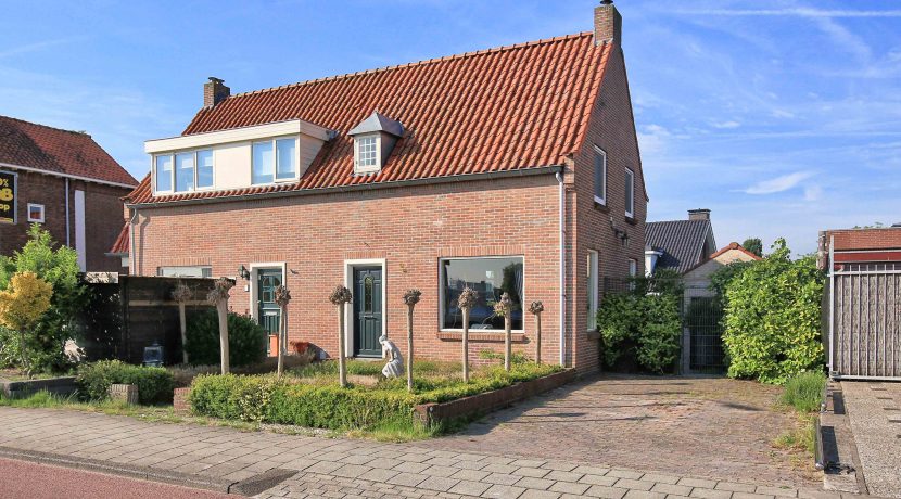 Helft van dubbele dijkwoning met vrijstaande mantelzorg woning @Badhoevedorp Akerdijk 146 Foto 22 Gevel 01b