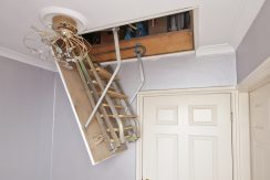 Helft van dubbele dijkwoning met vrijstaande mantelzorg woning @Badhoevedorp Akerdijk 146 Foto 32 Vliering 01a