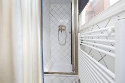 Helft van dubbele dijkwoning met vrijstaande mantelzorg woning @Badhoevedorp Akerdijk 146 Foto 39 Woning 2 Badkamer 01b