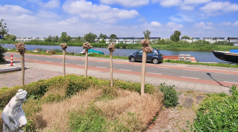 Helft van dubbele dijkwoning met vrijstaande mantelzorg woning @Badhoevedorp Akerdijk 146 Foto 47 Uitzicht 01a