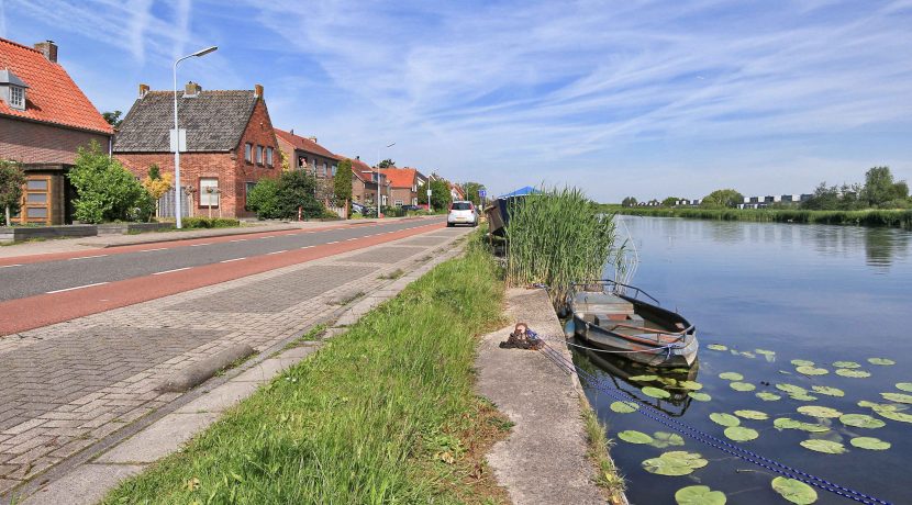 Helft van dubbele dijkwoning met vrijstaande mantelzorg woning @Badhoevedorp Akerdijk 146 Foto 48 Streetview 01a