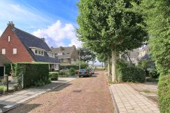 Compacte vooroorlogse 21 kapwoning met 4 slaapkamers en 17 meter diepe tuin @Badhoevedorp Rietvinkstraat 74 Foto 34 Streetview 01b