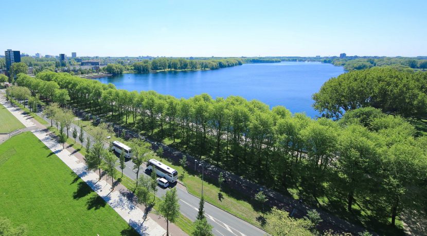 Lichte tussenwoning met zonnige tuin nabij de Sloterplas @Amsterdam Nieuw-West Hermitagelaan 10 Foto 30 omgeving 01b