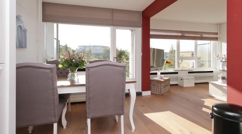 Luxe gerenoveerd 3-kamerappartement met woonkeuken en vrij uitzicht in centrum @Badhoevedorp Einsteinlaan 31 Foto 09 keuken 01b