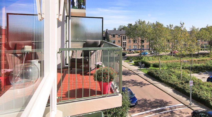 Luxe gerenoveerd 3-kamerappartement met woonkeuken en vrij uitzicht in centrum @Badhoevedorp Einsteinlaan 31 Foto 10 Terras 01b