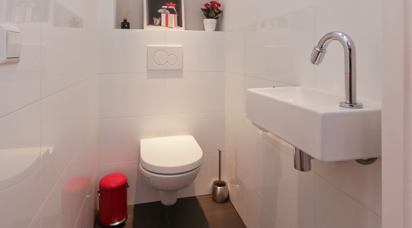 Luxe gerenoveerd 3-kamerappartement met woonkeuken en vrij uitzicht in centrum @Badhoevedorp Einsteinlaan 31 Foto 21 toilet