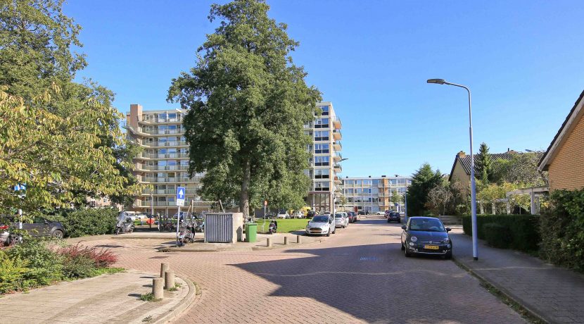 Luxe gerenoveerd 3-kamerappartement met woonkeuken en vrij uitzicht in centrum @Badhoevedorp Einsteinlaan 31 Foto 26 gevel 01d