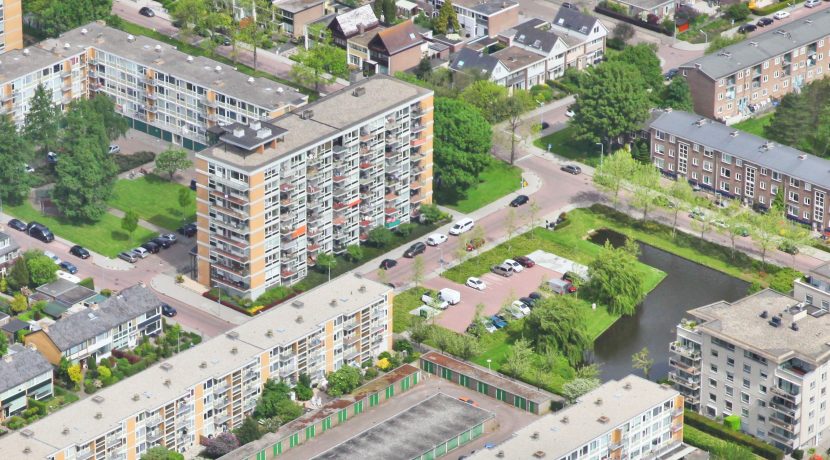 Luxe gerenoveerd 3-kamerappartement met woonkeuken en vrij uitzicht in centrum @Badhoevedorp Einsteinlaan 31 Foto 31 luchtfoto