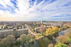 Flinke familiewoning met 4 slaapkamers, een omsloten zuidtuin, gratis parkeren en centraal gelegen @Amsterdam-West Korte Water 147 foto 40 luchfoto