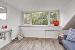 Uitstekend verbouwde hoekwoning aan het water met vrij uitzicht en veel openbaar groen @Badhoevedorp aan de Dellaertlaan 146 Foto 30 Slaapkamer 04b