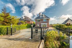 Hoogwaardig afgewerkte en landelijk gelegen vrijstaande villa met zwembad en 1100 m² eigen grond Osdorperweg 892 @Amsterdam-West Foto 02 Gevel 01a