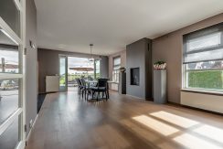 Hoogwaardig afgewerkte en landelijk gelegen vrijstaande villa met zwembad en 1100 m² eigen grond Osdorperweg 892 @Amsterdam-West Foto 16 Eetkamer 01b