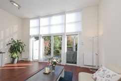 Herenhuis met 5 slaapkamers, een praktijkruimte, een living van 57 m² en vrij en groen uitzicht @Amsterdam-West Balatonmeerlaan 37 Foto 13 Woonkamer 01d