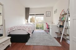 Herenhuis met 5 slaapkamers, een praktijkruimte, een living van 57 m² en vrij en groen uitzicht @Amsterdam-West Balatonmeerlaan 37 Foto 28 Slaapkamer 03a