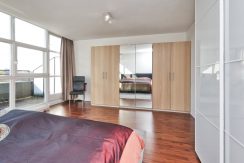 Herenhuis met 5 slaapkamers, een praktijkruimte, een living van 57 m² en vrij en groen uitzicht @Amsterdam-West Balatonmeerlaan 37 Foto 32 Slaapkamer 04c