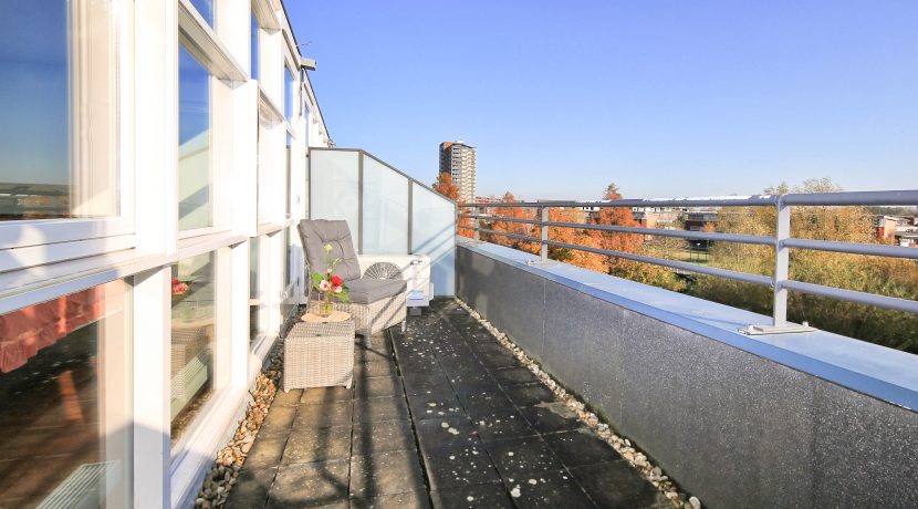 Herenhuis met 5 slaapkamers, een praktijkruimte, een living van 57 m² en vrij en groen uitzicht @Amsterdam-West Balatonmeerlaan 37 Foto 34 Balkon 01a