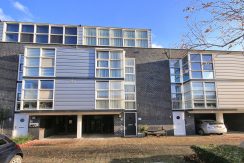 Herenhuis met 5 slaapkamers, een praktijkruimte, een living van 57 m² en vrij en groen uitzicht @Amsterdam-West Balatonmeerlaan 37 Foto 38 Gevel 01c