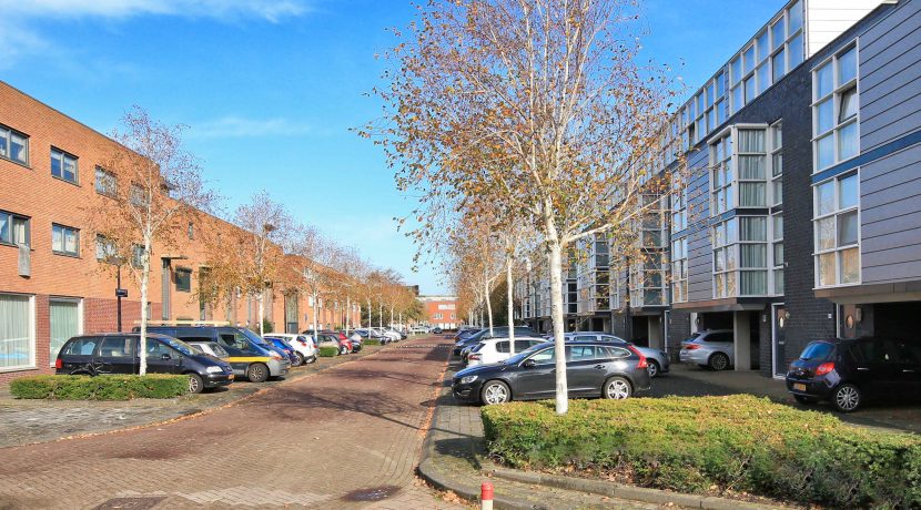 Herenhuis met 5 slaapkamers, een praktijkruimte, een living van 57 m² en vrij en groen uitzicht @Amsterdam-West Balatonmeerlaan 37 Foto 41 Omgeving 01a