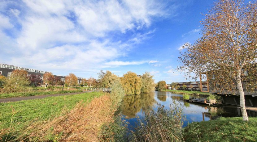 Herenhuis met 5 slaapkamers, een praktijkruimte, een living van 57 m² en vrij en groen uitzicht @Amsterdam-West Balatonmeerlaan 37 Foto 46 Omgeving 01f