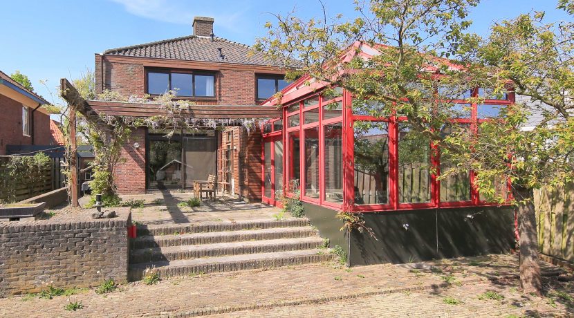Vrijstaande karakteristieke jaren 70 villa aan de Iepenlaan 14 @Zwanenburg met bijna 1000 m² grond, 60 meter tuin en 300 m² woonoppervlak Foto 07 tuin 01c