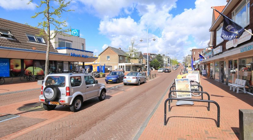 Vrijstaande karakteristieke jaren 70 villa aan de Iepenlaan 14 @Zwanenburg met bijna 1000 m² grond, 60 meter tuin en 300 m² woonoppervlak Foto 63 omgeving 01b