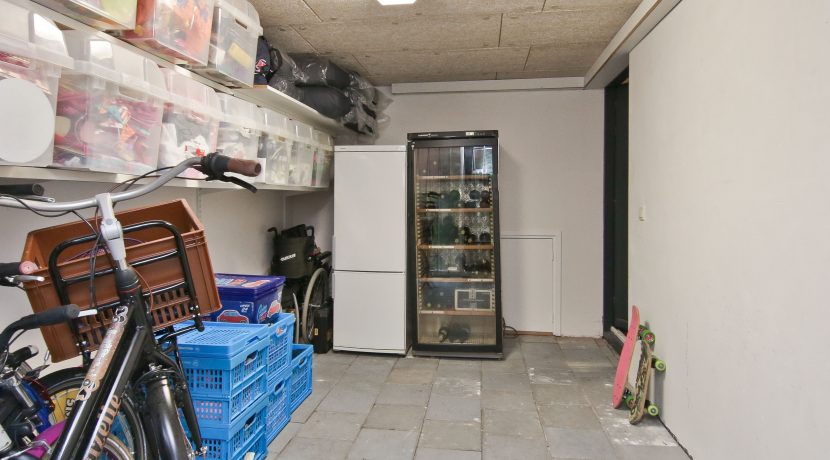 Hoekgelegen energievriendelijk herenhuis met 5 slaapkamers, een living van 52 m² en tuin met vrij, groen uitzicht @Amsterdam-West Balatonmeerlaan 5 Foto 11 Berging 01a