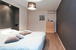 Hoekgelegen energievriendelijk herenhuis met 5 slaapkamers, een living van 52 m² en tuin met vrij, groen uitzicht @Amsterdam-West Balatonmeerlaan 5 Foto 28 Slaapkamer 01b