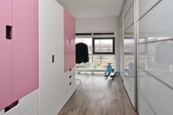 Hoekgelegen energievriendelijk herenhuis met 5 slaapkamers, een living van 52 m² en tuin met vrij, groen uitzicht @Amsterdam-West Balatonmeerlaan 5 Foto 33 Slaapkamer 03a