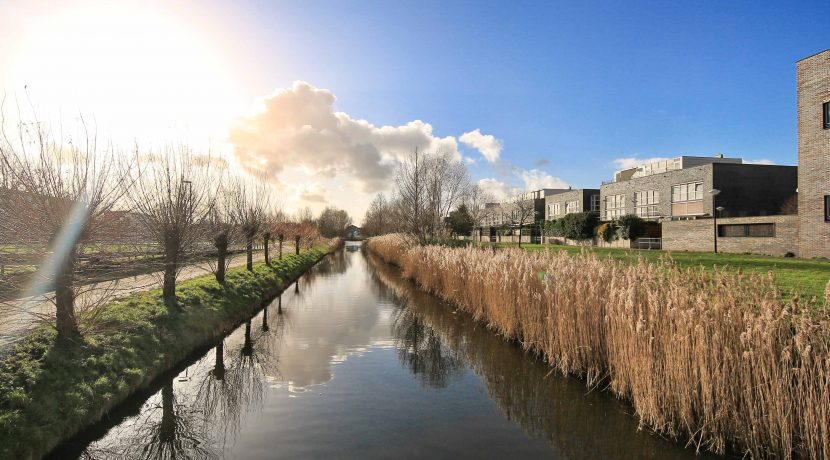 Hoekgelegen energievriendelijk herenhuis met 5 slaapkamers, een living van 52 m² en tuin met vrij, groen uitzicht @Amsterdam-West Balatonmeerlaan 5 Foto 44 omgeving 01b