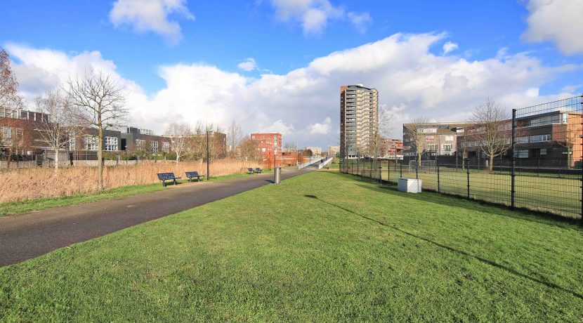 Hoekgelegen energievriendelijk herenhuis met 5 slaapkamers, een living van 52 m² en tuin met vrij, groen uitzicht @Amsterdam-West Balatonmeerlaan 5 Foto 45 omgeving 01c