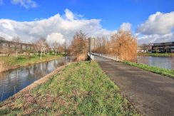 Hoekgelegen energievriendelijk herenhuis met 5 slaapkamers, een living van 52 m² en tuin met vrij, groen uitzicht @Amsterdam-West Balatonmeerlaan 5 Foto 47 omgeving 01e