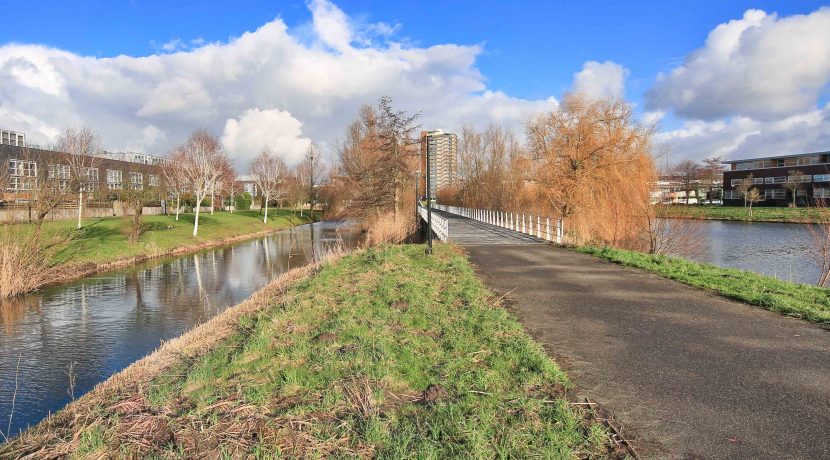 Hoekgelegen energievriendelijk herenhuis met 5 slaapkamers, een living van 52 m² en tuin met vrij, groen uitzicht @Amsterdam-West Balatonmeerlaan 5 Foto 47 omgeving 01e