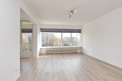 Volledig gerenoveerd 3-kamerappartement met lift en vrij uitzicht @Badhoevedorp-Centrum Einsteinlaan 17 foto 08 Woonkamer 01b