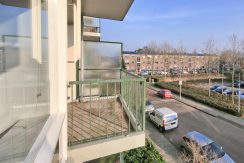 Volledig gerenoveerd 3-kamerappartement met lift en vrij uitzicht @Badhoevedorp-Centrum Einsteinlaan 17 foto 12 Balkon 01b