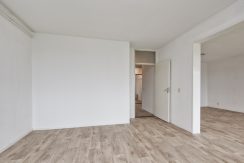 Licht en groot vierkamer appartement op de 3e etage met balkon op het zuidoosten en vrij uitzicht gelegen aan de rustige Meidoornweg 262 @Badhoevedorp foto 10 woonkamer 01d