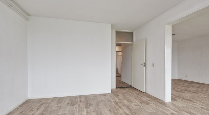 Licht en groot vierkamer appartement op de 3e etage met balkon op het zuidoosten en vrij uitzicht gelegen aan de rustige Meidoornweg 262 @Badhoevedorp foto 10 woonkamer 01d