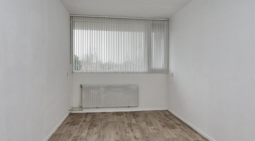 Licht en groot vierkamer appartement op de 3e etage met balkon op het zuidoosten en vrij uitzicht gelegen aan de rustige Meidoornweg 262 @Badhoevedorp foto 17 slaapkamer 01a