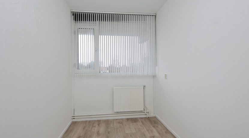 Licht en groot vierkamer appartement op de 3e etage met balkon op het zuidoosten en vrij uitzicht gelegen aan de rustige Meidoornweg 262 @Badhoevedorp foto 20 slaapkamer 02a