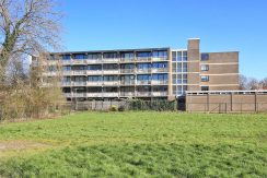 Licht en groot vierkamer appartement op de 3e etage met balkon op het zuidoosten en vrij uitzicht gelegen aan de rustige Meidoornweg 262 @Badhoevedorp foto 25 gevel 01b