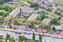 Licht en groot vierkamer appartement op de 3e etage met balkon op het zuidoosten en vrij uitzicht gelegen aan de rustige Meidoornweg 262 @Badhoevedorp foto 31 luchtfoto 01a