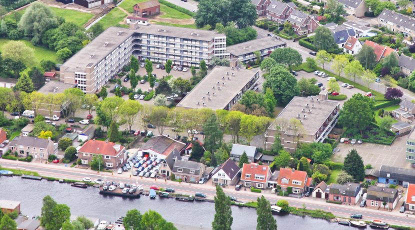 Licht en groot vierkamer appartement op de 3e etage met balkon op het zuidoosten en vrij uitzicht gelegen aan de rustige Meidoornweg 262 @Badhoevedorp foto 31 luchtfoto 01a