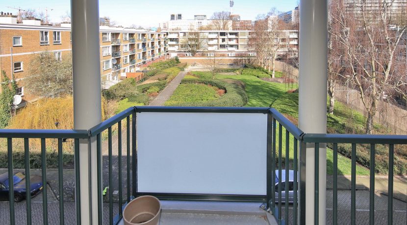 Licht en modern 4-kamerappartement met zuid balkon, nieuwe keuken en badkamer @Amsterdam-Buitenveldert Nedersticht 76 foto 10 balkon 02a